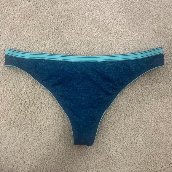 Victoria secret thong - Picture 1 of 2